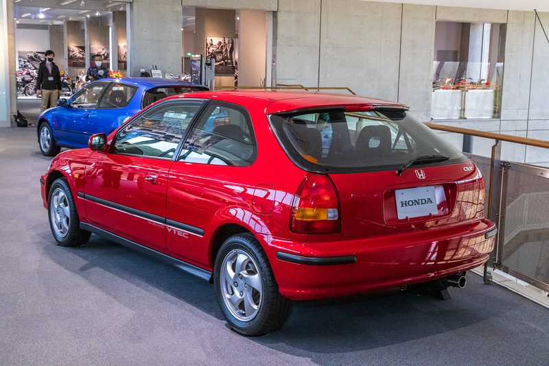 ミラクルシビック（6代目）は「バリュー・レボリューション」をコンセプトに、これまでの大衆車という概念を超えてグローバルな視点から時代の要請に応えるクルマを目指し開発