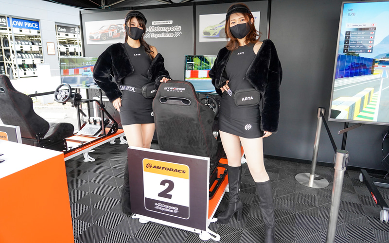 ARTA GALSのお2人（左から沢すみれさん、藤澤響花さん）も参加して参加の呼びかけや参加者への声援を送っていた