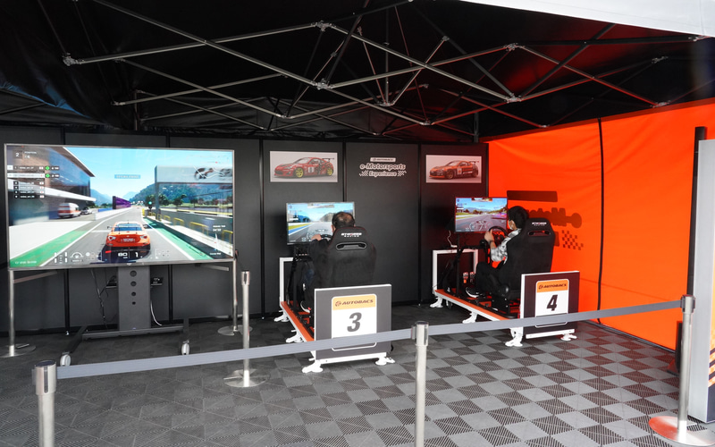 練習走行、予選、決勝の順で行なわれる