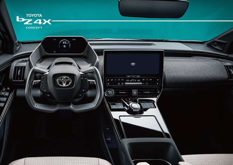 世界初公開されたトヨタのEV専用「bZ」シリーズ初のEV「bZ4Xコンセプト」