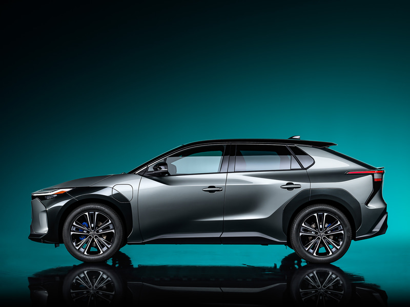TOYOTA bZ4Xは日本と中国での生産を予定しており、2022年年央までにグローバルでの販売を開始する