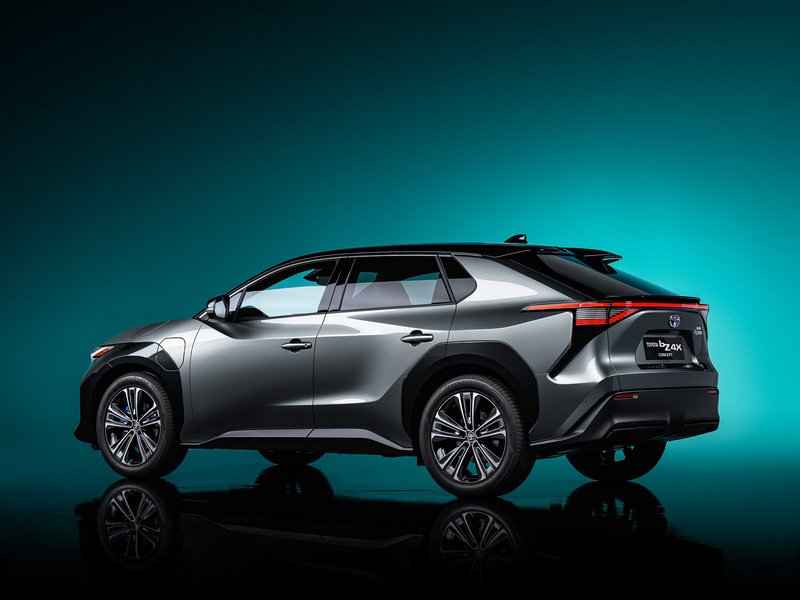 TOYOTA bZ4Xは日本と中国での生産を予定しており、2022年年央までにグローバルでの販売を開始する