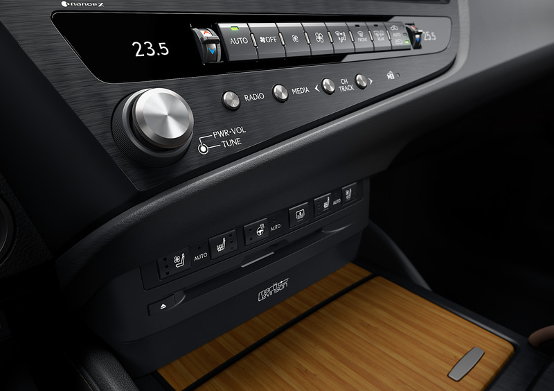 インテリアカラーでは、ヘーゼルを新規に採用するとともに、ブラウン系でグレイッシュなトーンのモーヴを新規開発