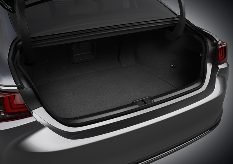 インテリアカラーでは、ヘーゼルを新規に採用するとともに、ブラウン系でグレイッシュなトーンのモーヴを新規開発