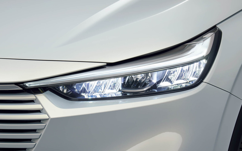 e：HEV Zとe：HEV PLaYはフロントのLEDターンシグナルランプがシーケンシャルとなる