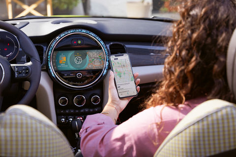BMWとMINI、スマホと車両をつなげるアプリ「My BMW」「MINI App」導入 iPhoneとAndroidで使用可能に - Car ...