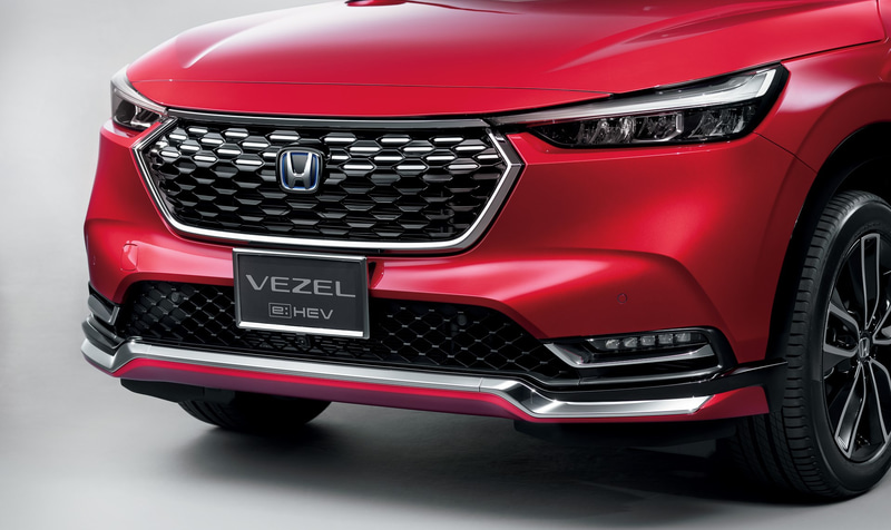 「フロントグリル」（クロームメッキ/4万1250円）＆「フロントロアースカート」（ベルリナブラック×カラードタイプ/クロームメッキガーニッシュ付/4万6200円）