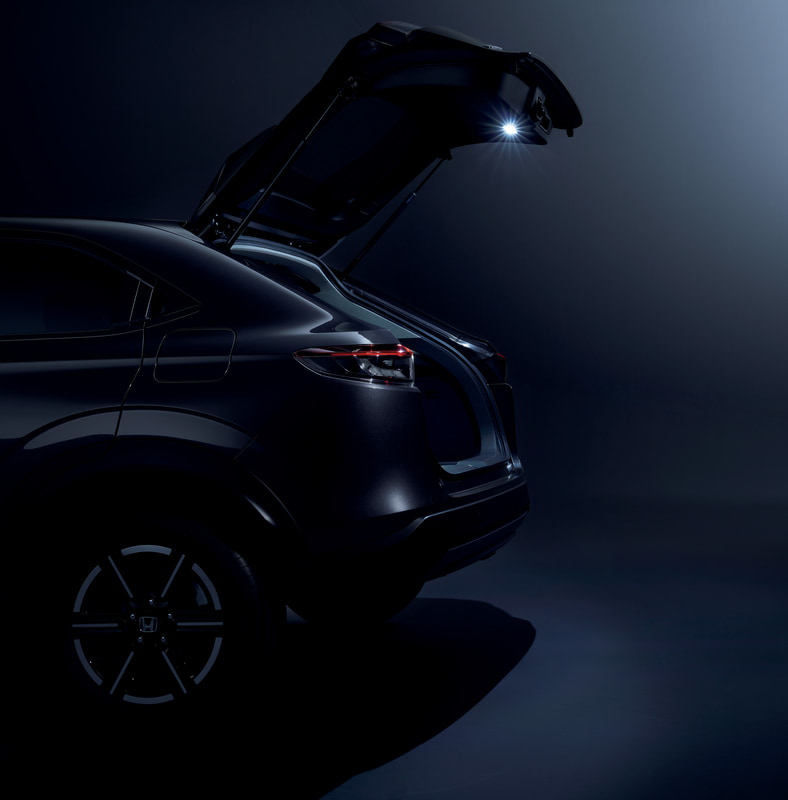 「LEDテールゲートライト」（テールゲート開閉連動/ON・OFFスイッチ付/1万1000円）