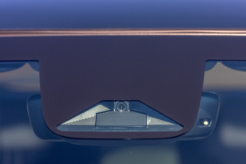 ホンダセンシング用のフロントカメラは画角を100度にワイド化。ガラスが曇るのを防ぐための防曇ヒーターも装備