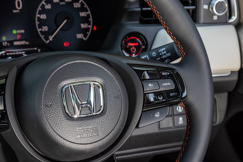 e：HEV Zとe：HEV PLaYはステアリングヒーターを装備