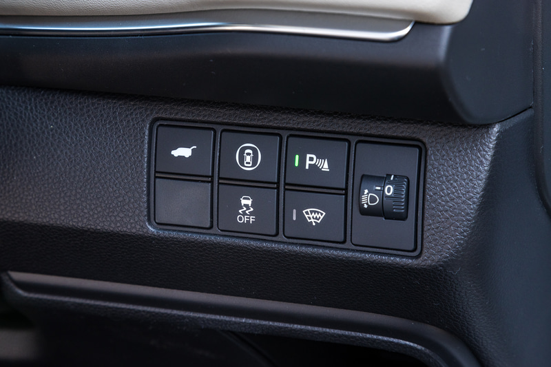 ステアリングコラム右側のスイッチ群