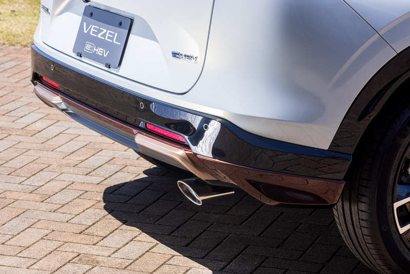 リアロアガーニッシュとサイドガーニッシュも同様。リアロアフィニッシャーやエキパイフィニッシャーも装着