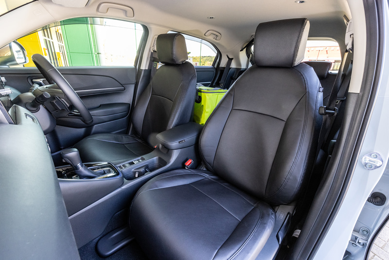 合皮製のシートカバーはe：HEV XやGグレードに装着したいアイテム