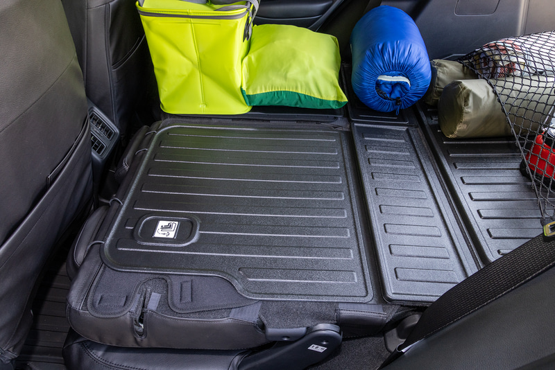 リアシート用のシートバックトレー