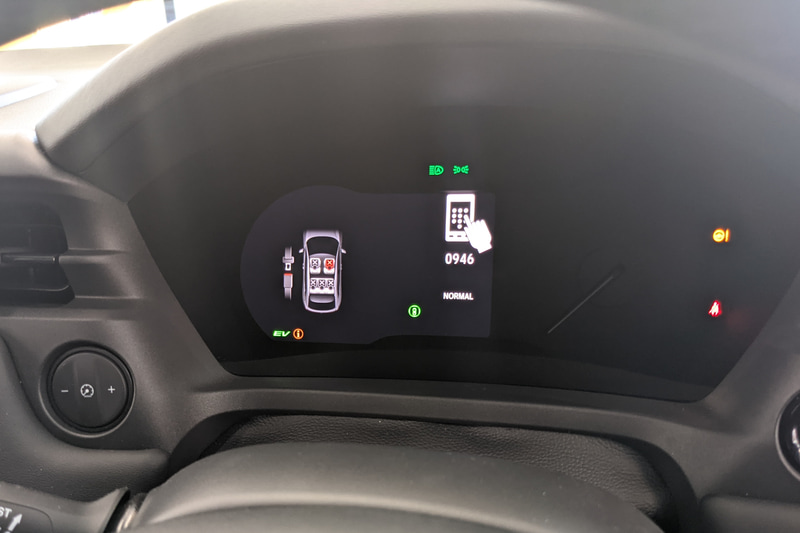 PINコードはメーター画面にその都度違う数字が表示される