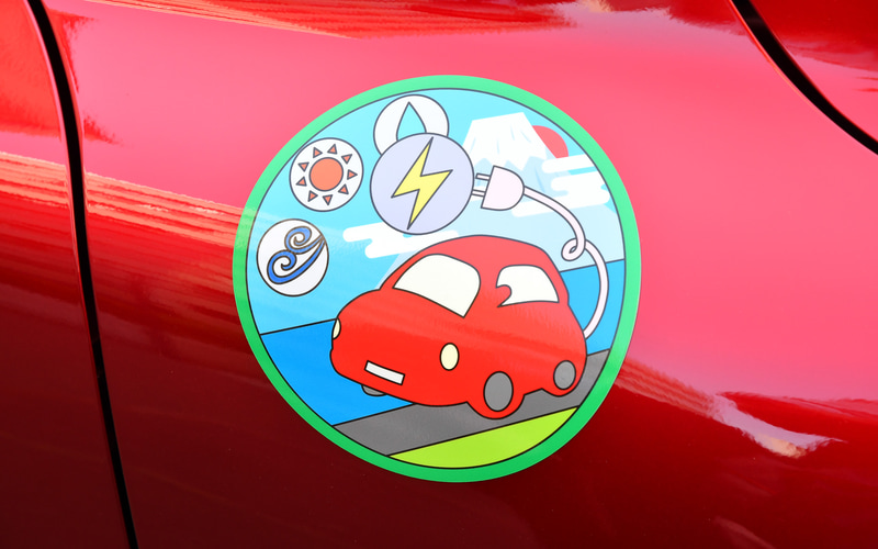 MAZDA MX-30 EVに貼られていたゼロドラのロゴマーク