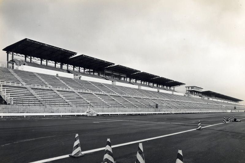 完成したばかりのグランドスタンド（富士スピードウェイ提供）