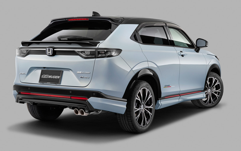 スタイリングセットはカラード仕上げ（26万円）、未塗装（23万円）