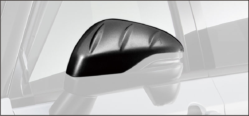 フィン形状を施しブラック化することで、スポーティーな印象をデザインしたドアミラーカバー。真空成型のPPE製。カラード仕上げ（3万9600円）および未塗装（3万4100円）を設定