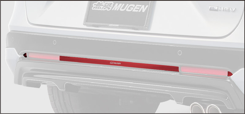 リアバンパーのリフレクター部を繋ぎ、リアアンダースポイラーのディフューザーの造形を強調するリアバンパーデデカール。塩ビ製（1万9800円）