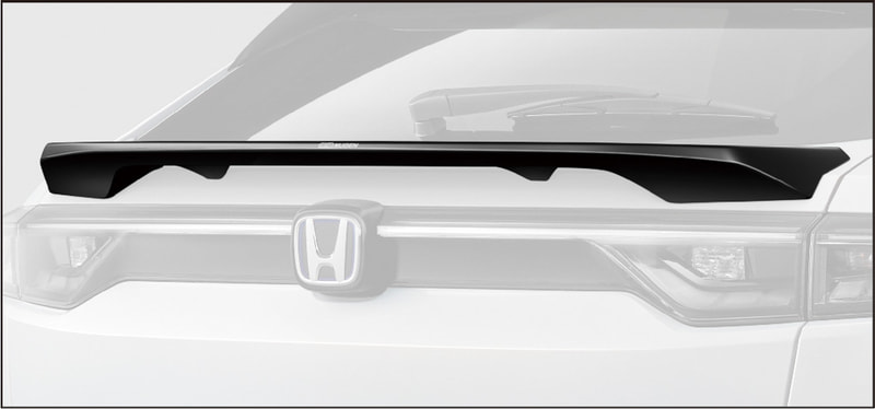 テールゲートに装着することによりヴェゼルのリアビューを更にスポーティーに演出するテールゲートスポイラー。ブロー成型のABS製。5色のカラード仕上げ（11万円）および未塗装（10万4500円）を設定