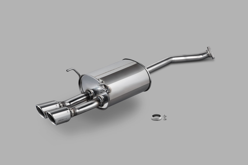e:HEV専用に開発。優れた排気効率と消音性能、そしてエキゾーストサウンドにこだわったステンレス製スポーツサイレンサー。75φのチタン製デュアルフィニシャーを採用。保安基準適合の交換用マフラー事前認証制度認定品。画像左は4WD用、右はFF用（いずれも12万6500円）