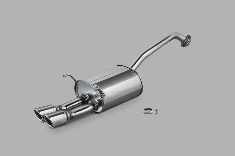 e:HEV専用に開発。優れた排気効率と消音性能、そしてエキゾーストサウンドにこだわったステンレス製スポーツサイレンサー。75φのチタン製デュアルフィニシャーを採用。保安基準適合の交換用マフラー事前認証制度認定品。画像左は4WD用、右はFF用（いずれも12万6500円）