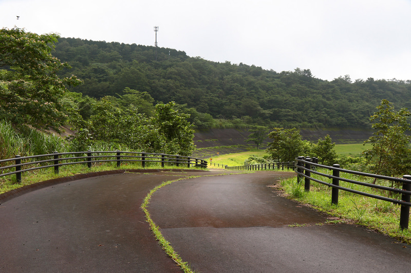 30度バンクに降りる道が用意されている