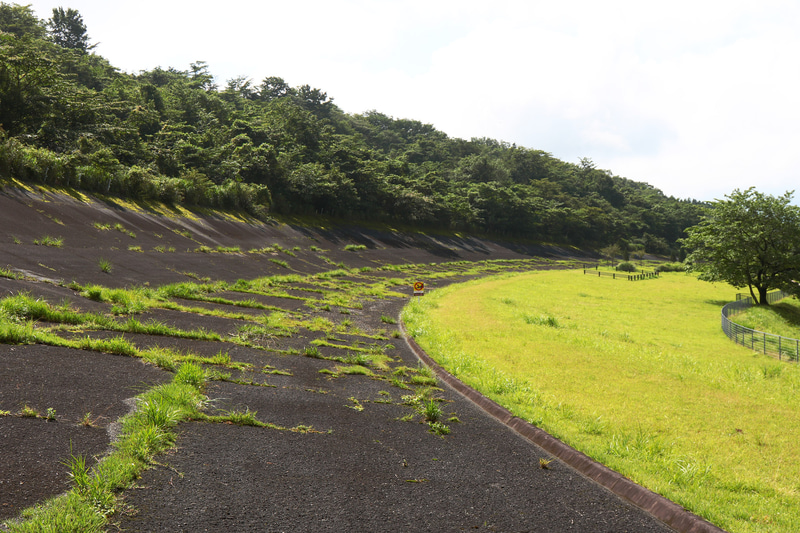進行方向に100mほど進んだ位置。もう少し進むとバンクの傾斜が徐々にゆるやかになってるように見える