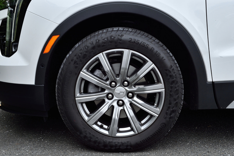 装着タイヤはグレードで異なり「プレミアム」は18インチ、「プラチナム」と「スポーツ」は20インチを履く。写真はプレミアムの18インチ