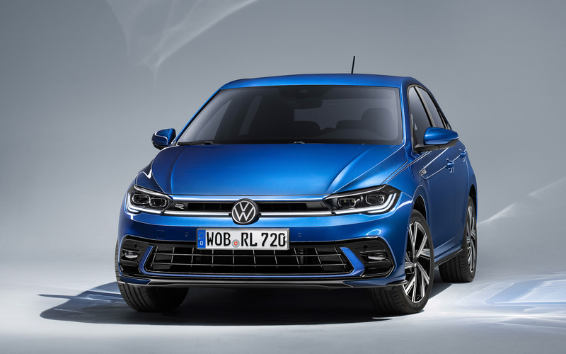 「ポロ」の改良モデルを公開（写真はR-Line）