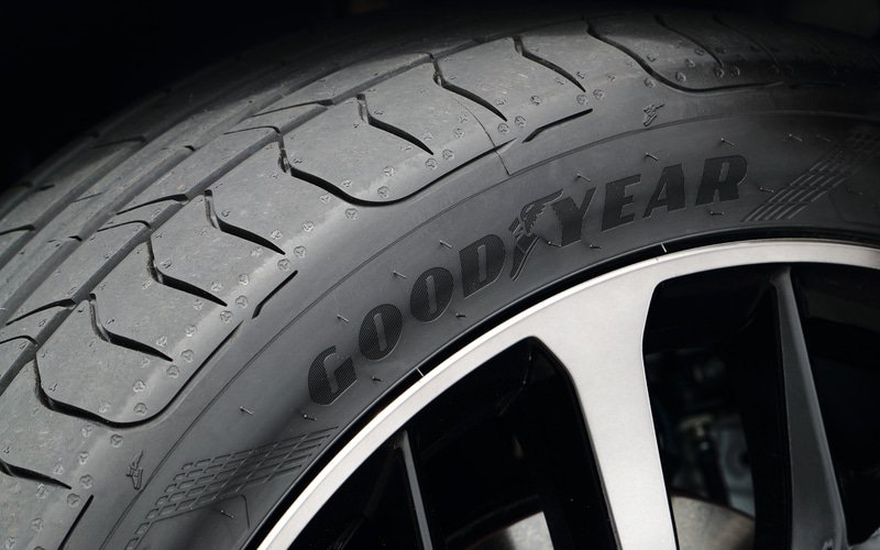 車両の先進安全運転支援機能を正しく活かす意味でも、純正に近い性質を持つグッドイヤーのEAGLEシリーズは安心できるだろう
