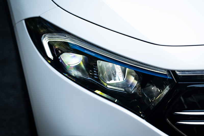 デイタイムランニングライトを内蔵するLEDヘッドライト