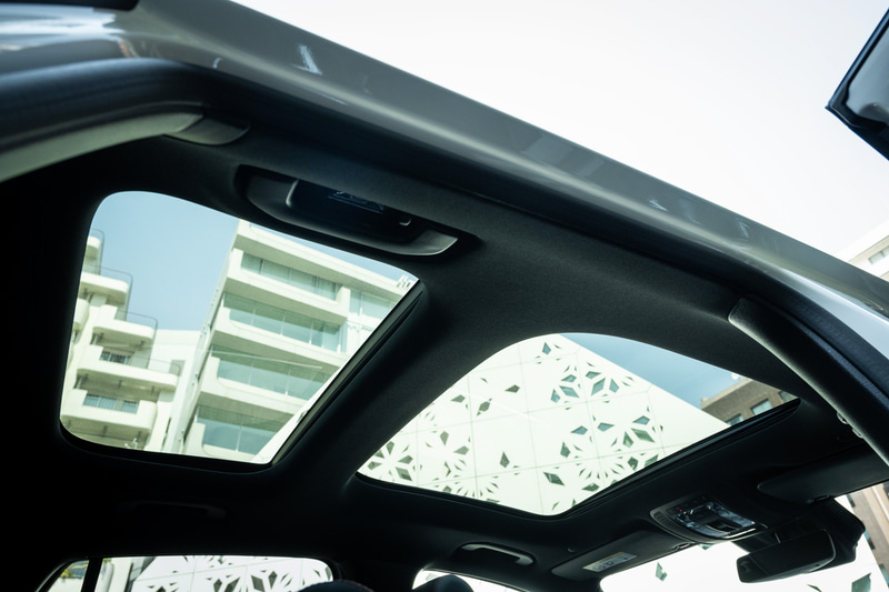 開放的なツインルーフ