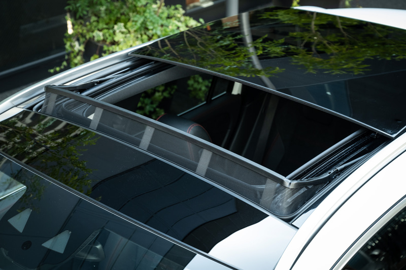 開放的なツインルーフ