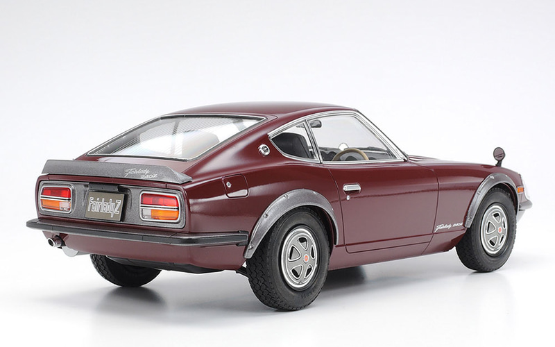 ロングノーズ＆コーダトロンカ（リヤエンドをスパッと切り落としたようなデザイン）のスポーティーなクーペフォルムを忠実に再現