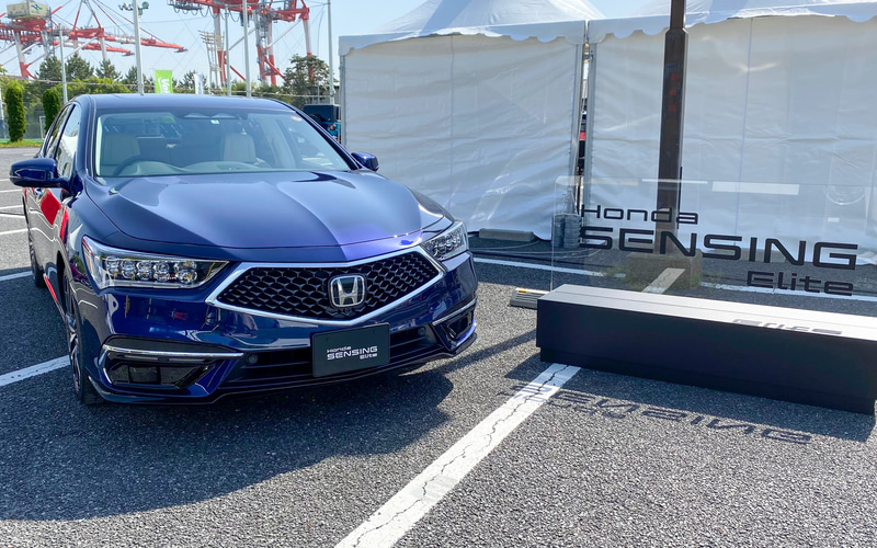 レベル3自動運転の渋滞運転機能「トラフィックジャムパイロット」などを実現し世界初の技術を手にした「Honda SENSING Elite」を搭載した、改良新型のホンダ「レジェンド」。ど～んと爆発的に売るのかと思いきや、限定100台のリース専用販売で、価格は1100万円。ホンダとしては、このレジェンドはあくまで第一歩としての通過点で、はやくほかの量産モデルに広げることが目的とのこと。今後も大注目です！