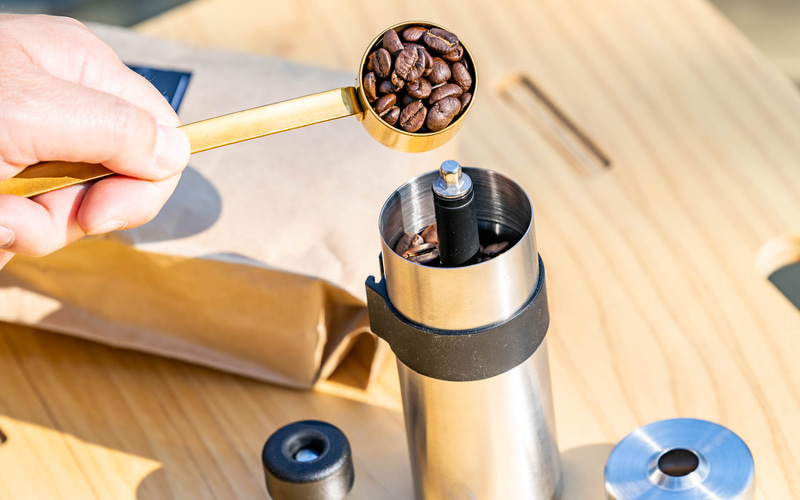 OUTDOORコーヒーミル（オリジナルロゴ入り）