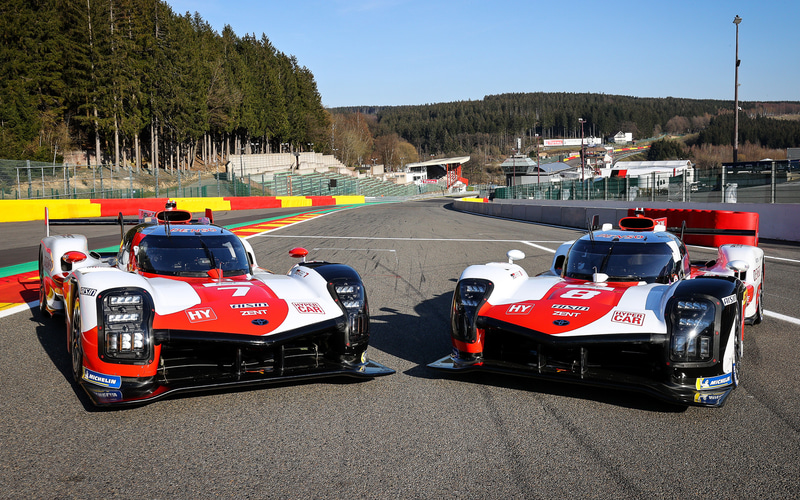 GR010 HYBRID 7号車と8号車