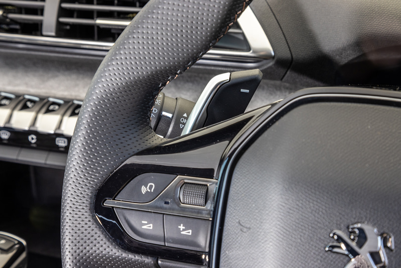 パドルシフトを装備