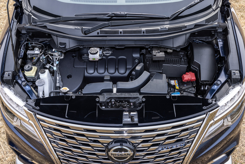 搭載する直列4気筒DOHC 2.5リッター「QR25DE」型エンジンは、最高出力125kW（170PS）/5600rpm、最大トルク245Nm（25.0kgfm）/3900rpmを発生。燃料タンク容量は73L（無鉛レギュラーガソリン）