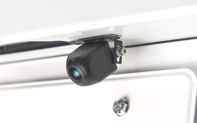 SKY812ではリアカメラ1つで真上から見下ろしたような表示を実現