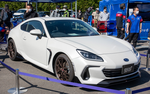 スバル、新型「BRZ」のSTIパーツ装着車両をSUPER GT第2戦会場で展示中 