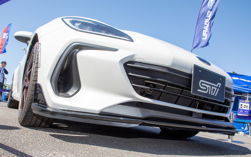 STIフロントアンダースポイラー、STIサイドアンダースポイラー、リアサイドアンダースポイラーが設定される。こちらは単品販売のほかにセットオプションの設定もあるという