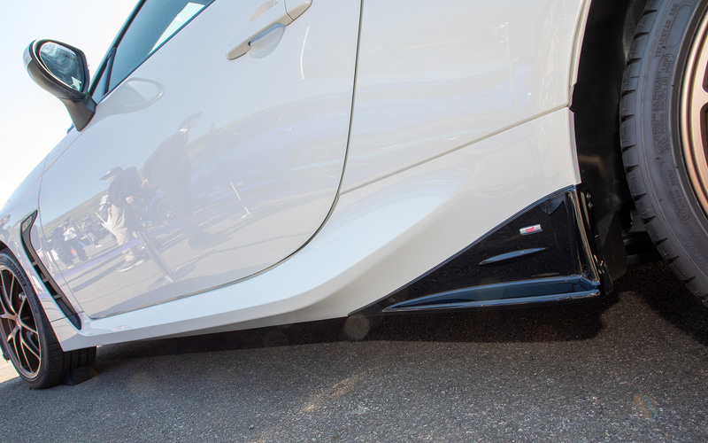 STIフロントアンダースポイラー、STIサイドアンダースポイラー、リアサイドアンダースポイラーが設定される。こちらは単品販売のほかにセットオプションの設定もあるという