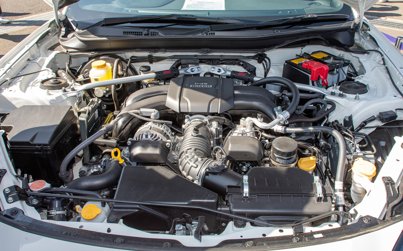 フロントには現行BRZにも設定されていたフレキシブルVバーが装着されていた