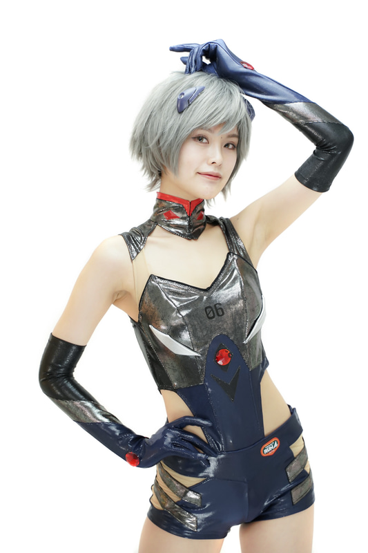 渚カヲル役の梨砂子さん　（C）カラー