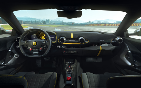 フェラーリ、V12のスペシャルモデル新型「812 Competizione」と「812