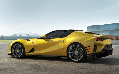 フェラーリ、V12のスペシャルモデル新型「812 Competizione」と「812