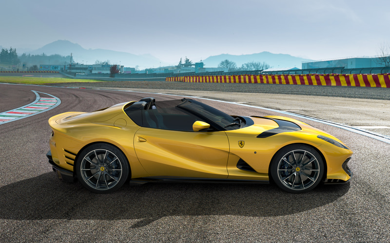 オープンモデルの新型812 Competizione A